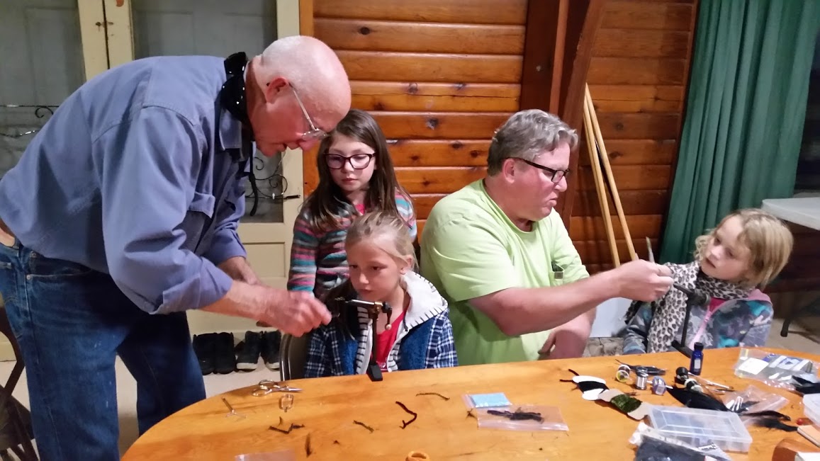 Klickitat TU STREAM Explorers Campers connect their macroinvertebrate investigation to fly tying (Credit: Molly Fahlenkamp)
